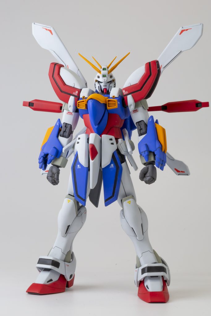 ベースのMGゴッドガンダムは2001年発売と流石にいろいろな部分に古さを感じますので、各部を改修して「本編っぽいプレーンなプロポーション」のゴッドガンダムを目指しました。