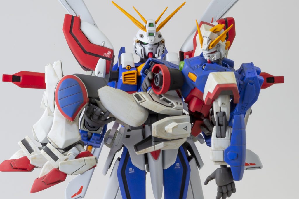 という訳で初登場回の名シーンをイメージしてMGゴッドガンダムとHGシャイニングガンダムを製作しました(同スケールだと抱いたときにシャイニングが大きすぎるので)
