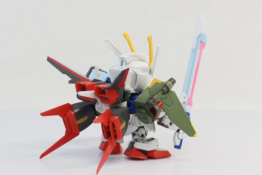 バッテリーパックが搭載されていない以外はパーフェクトストライクガンダムとほぼ同一。