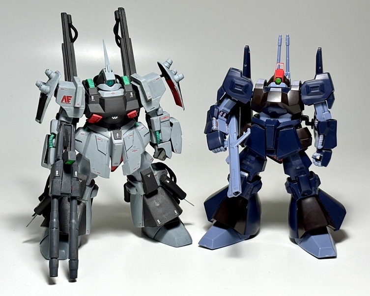 HG版リック・ディアスと。「フルアーマー リック・ディアス」とでも呼びたくなるフォルムですね。