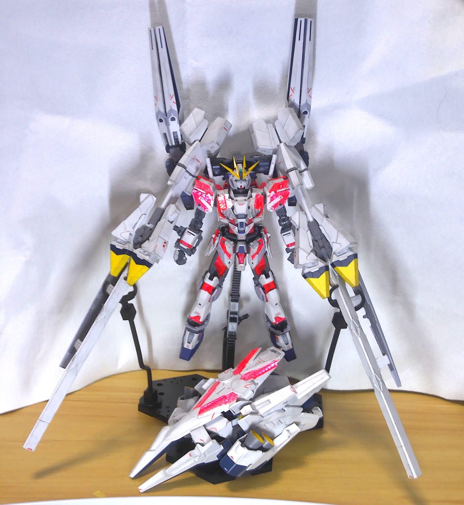 とにかく重すぎてやりたいことがいろいろ出来ませんでした。あまりに重すぎて、本来リアスカートに接続してたA装備の下半身ブースター部分を独立したユニットに解釈しなおしました。ユニコーンの盾がサイコミュ兵器なんで無理はないかと。ただちょっと盾の位置の正解が分からない。