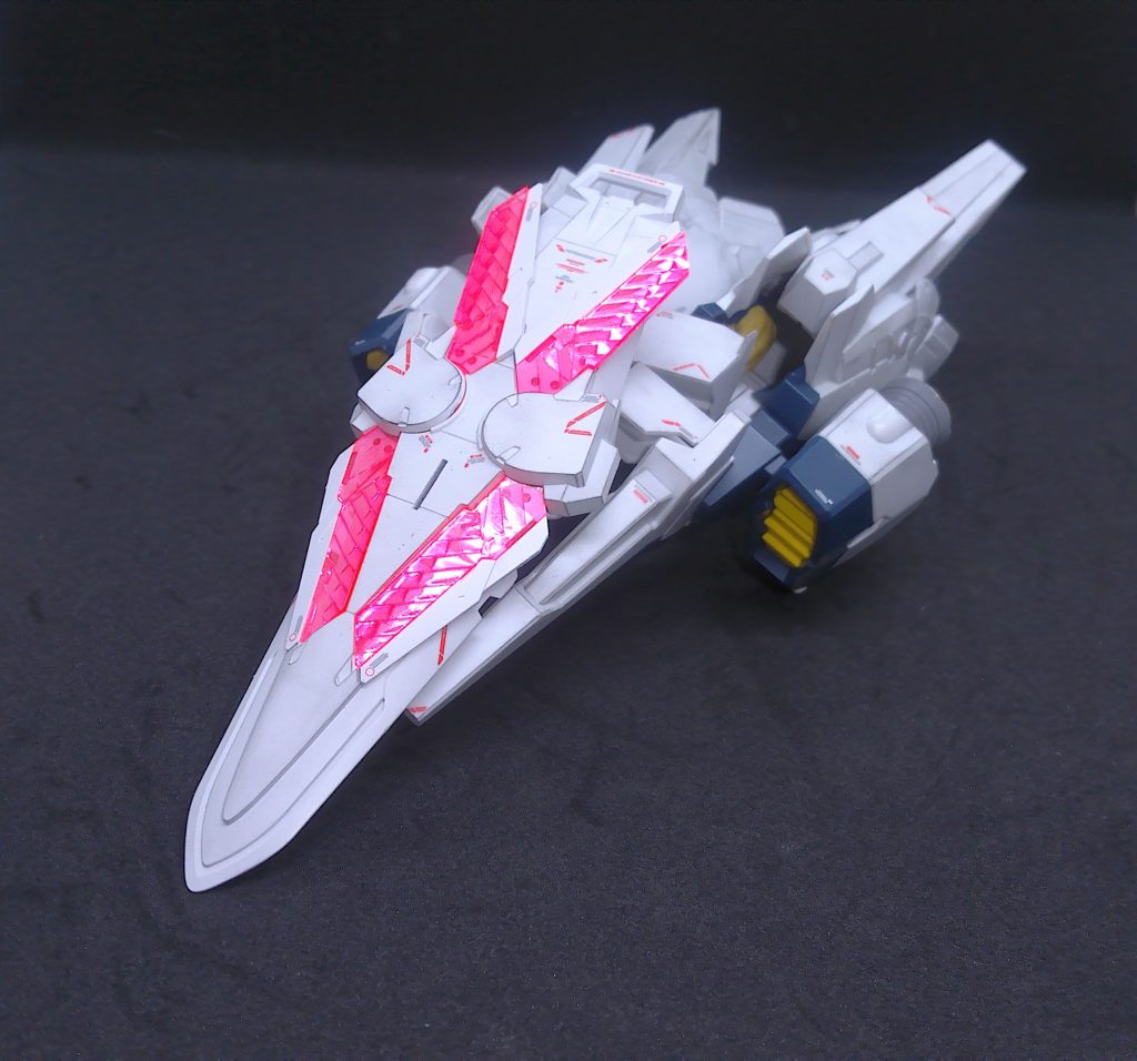 コクピットっぽい位置。一番単体の性能が高そうに見えるが、もう腰には接続できそうにない。ならば下面にB装備の盾やライフルをジョイントして武装するのもあり。