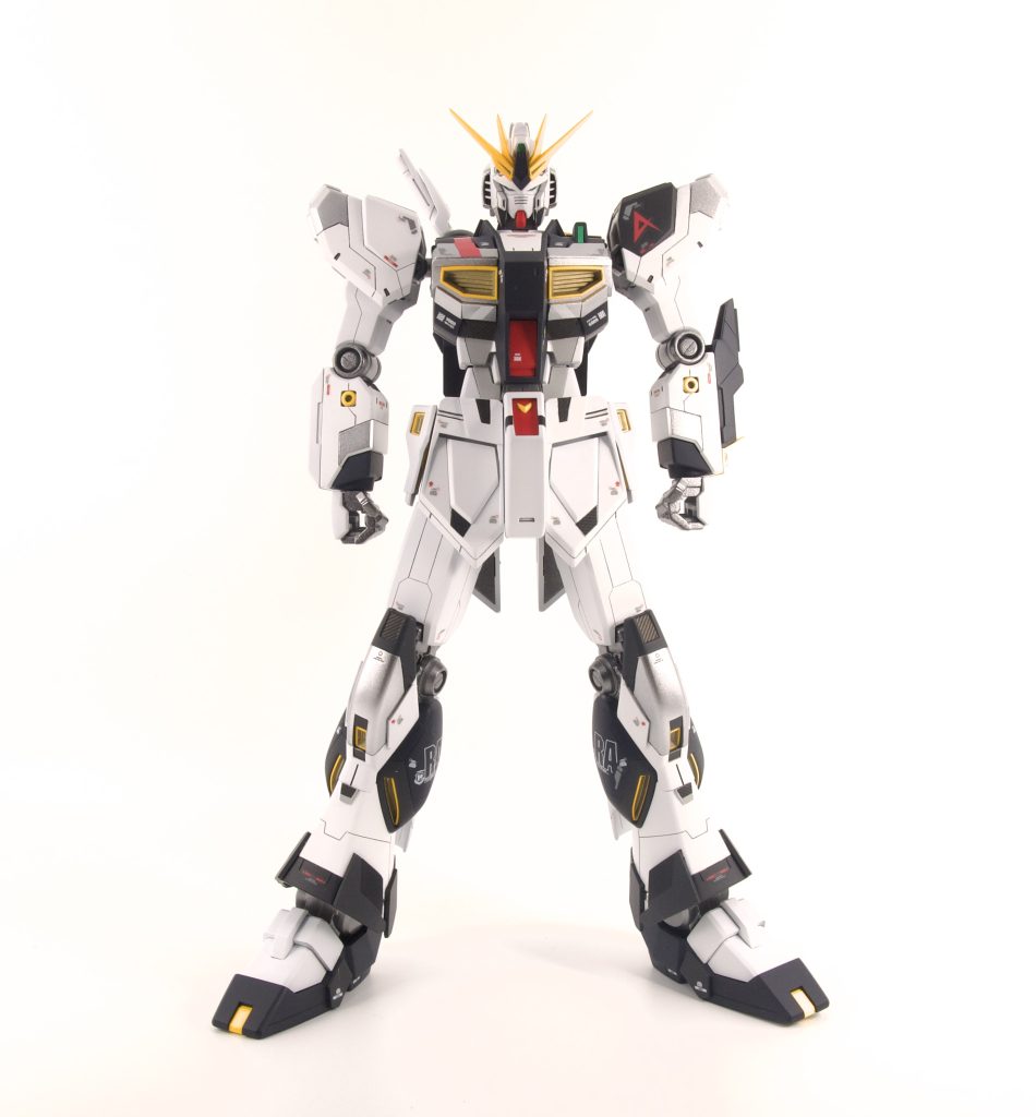 素組みと比較胴体を2ｍｍ弱延長太もも上部を2mm延長足首関節軸で1mm延長後は確か首関節で1mm延長したような・・・忘れました！じじいなので(gundam-kao6)