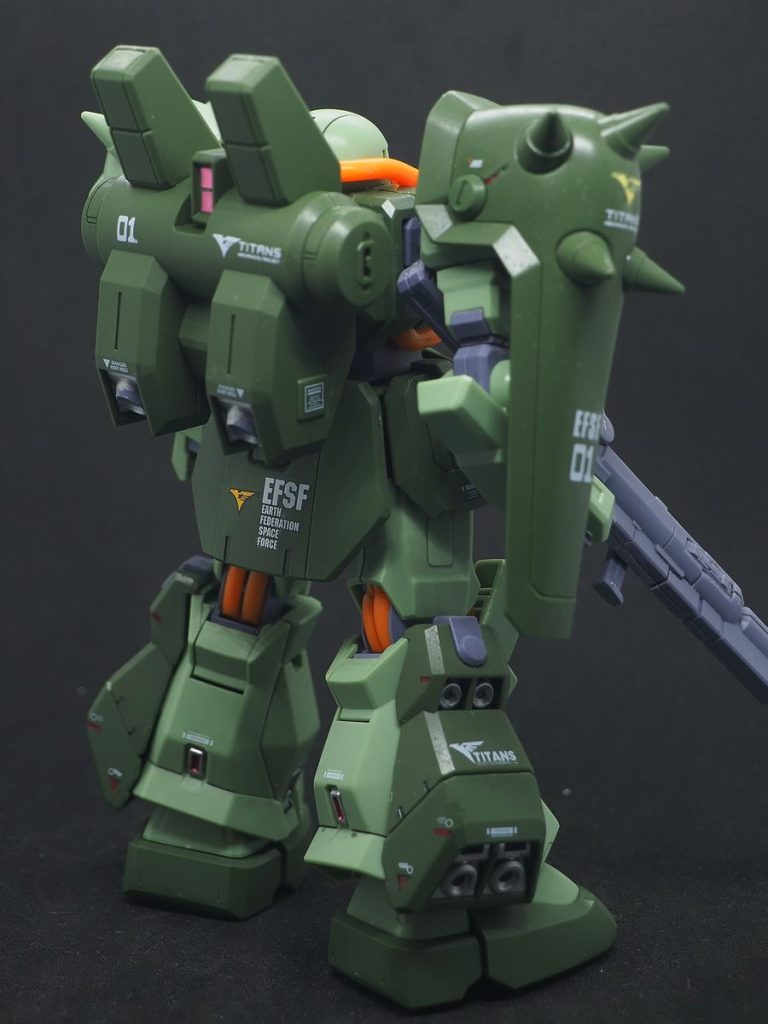 ハイザックとは名ばかりで、ほぼ別の機体ですよね(zaku-kao4)