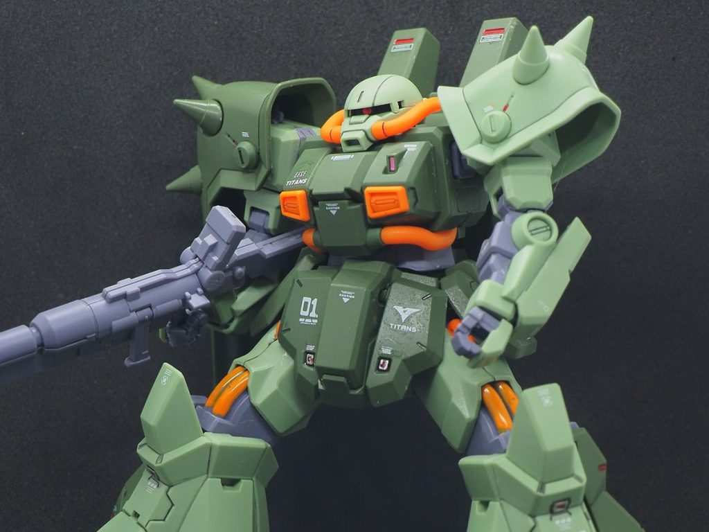 不満と言えば、カラーの説明書が無いので色分けがわからないんですよねぇ・・・いちいちスマホで完成写真確認しながらが面倒でした(zaku-kao4)