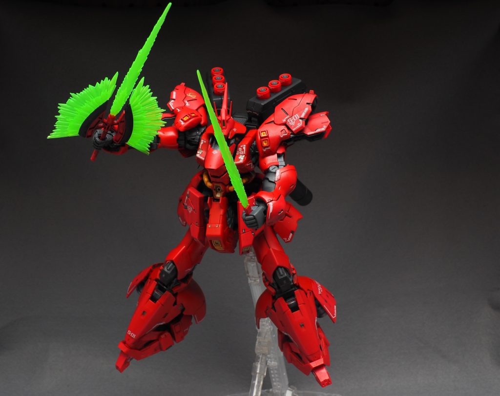 サーベルもまたすごいボリューム。