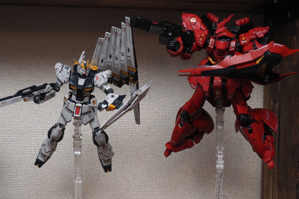 おまけでνガンダムとともに。やはりこの組み合わせが一番ですね。