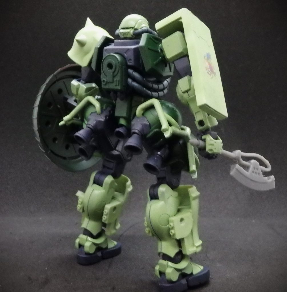 ジェネレータはちょっと大きくなっちまって、元の背中の装甲に入りきらなかった。丁度よく合うのを探すのも手間なんだ。まぁ、何とか積み込めたから良いじゃ無いか。出力はオリジナルよりは上がってるだろうよ……少なくとも、下がってはいないはずさ。たぶん。