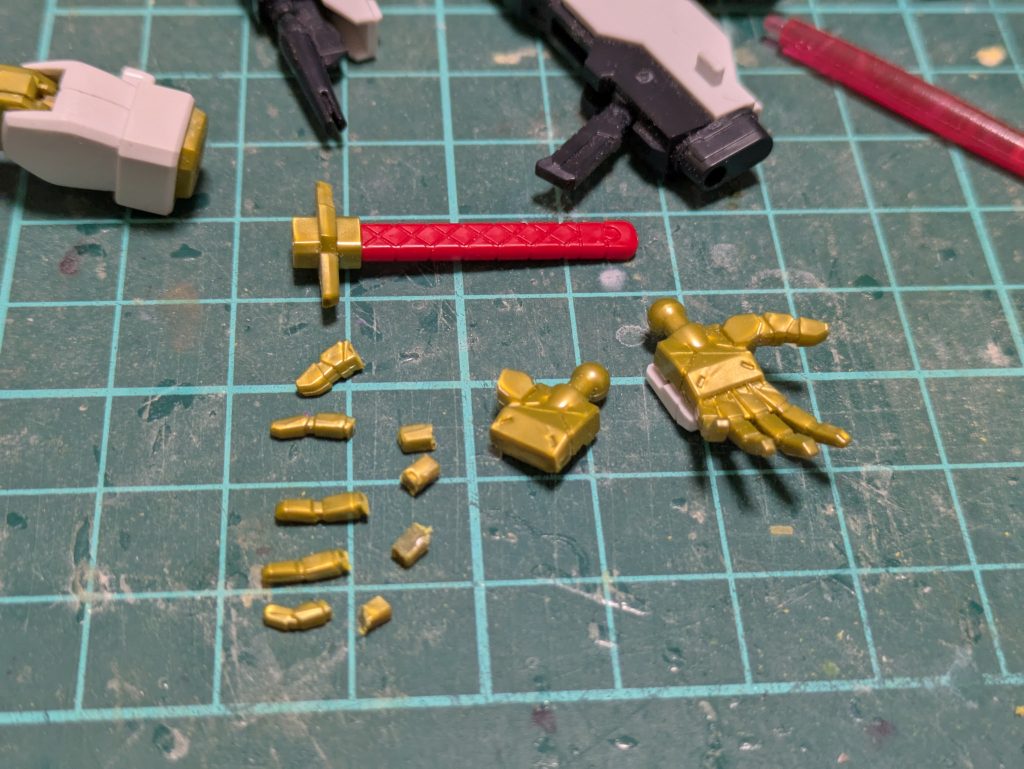 平手を切り刻んで角度を変えて武器持ち手を作ったりもしました