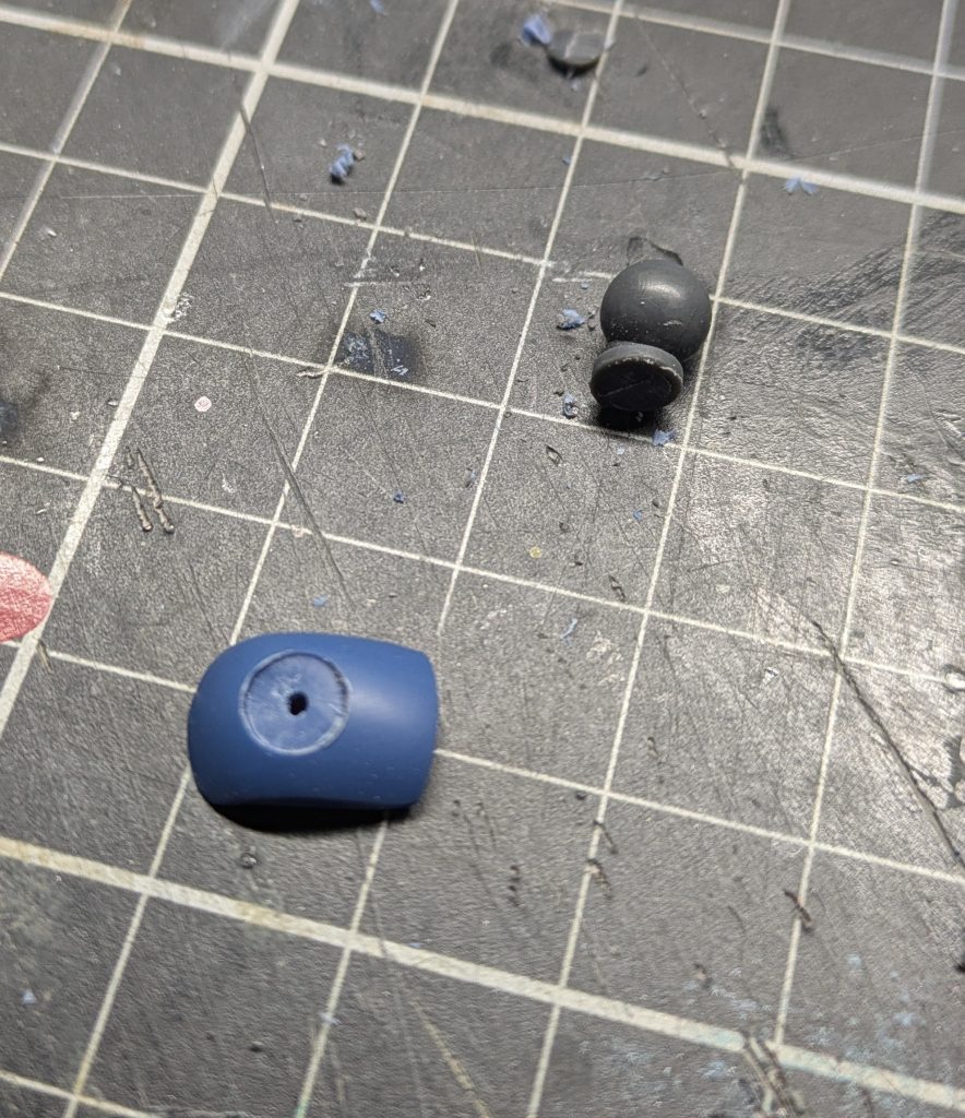 こちらはヘッド部です。頭頂部のお団子ヘア?(笑)はテキトーな大きさのポリパーツのジャンクから使用しました👍️