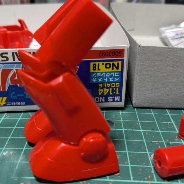 旧キットのガンキャノンです。スタイル変更などの改造はせず、ポーズ固定で作ってます。（4枚目）