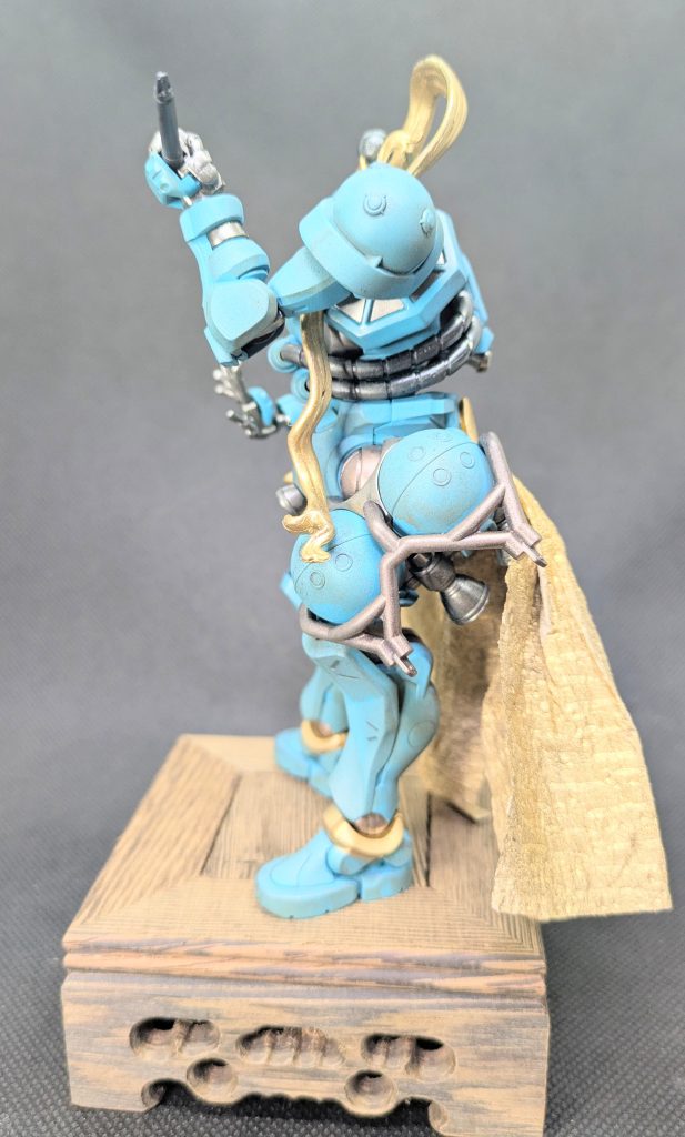 サイドショット左✨️左手にはキット付属の警棒を持たせてあります👍️