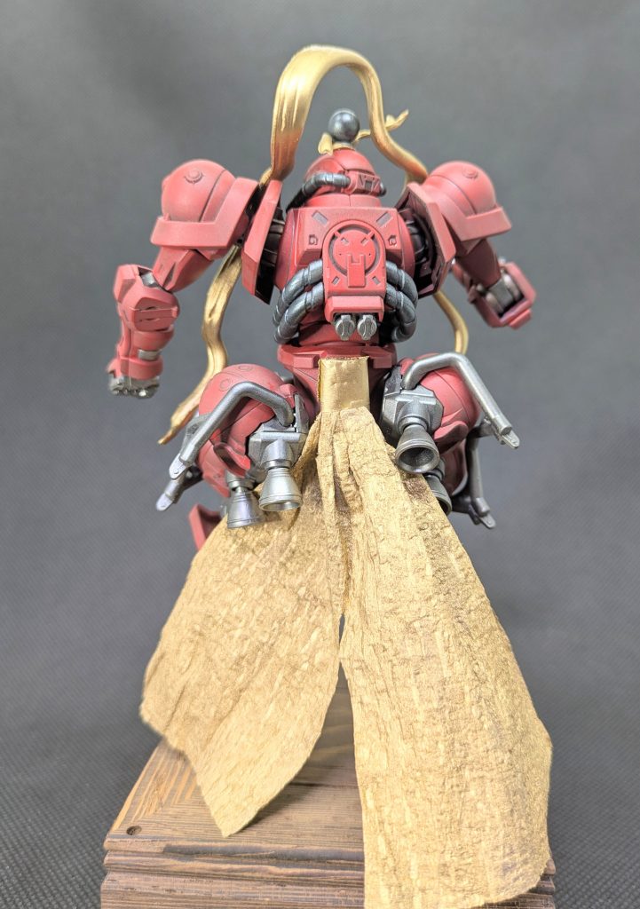 バックショット✨️腰巻は吽形同様、キムワイプをゴールドに塗った簡単なものです👍️いゃでもバーニア稼働したら燃えるな、確実にっ😂