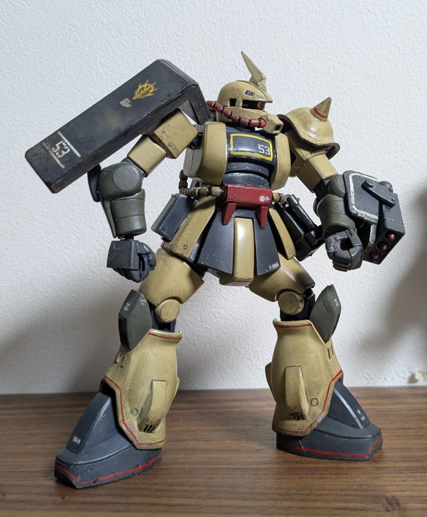 ちょっとポーズをつけてみたり。唯一のスタイル変更として腿の部分で2㎜延長してます。ついでに稼働軸を追加。すごいガニ股ができるようになりました。そーいえば武器わすれてた。