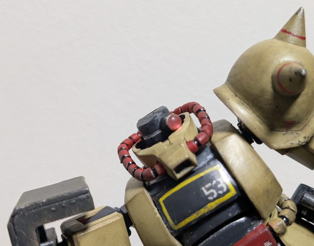 モノアイは雑ですが可動式。そういえばモノアイレール部分を細くする加工もしてた。忘れてた。