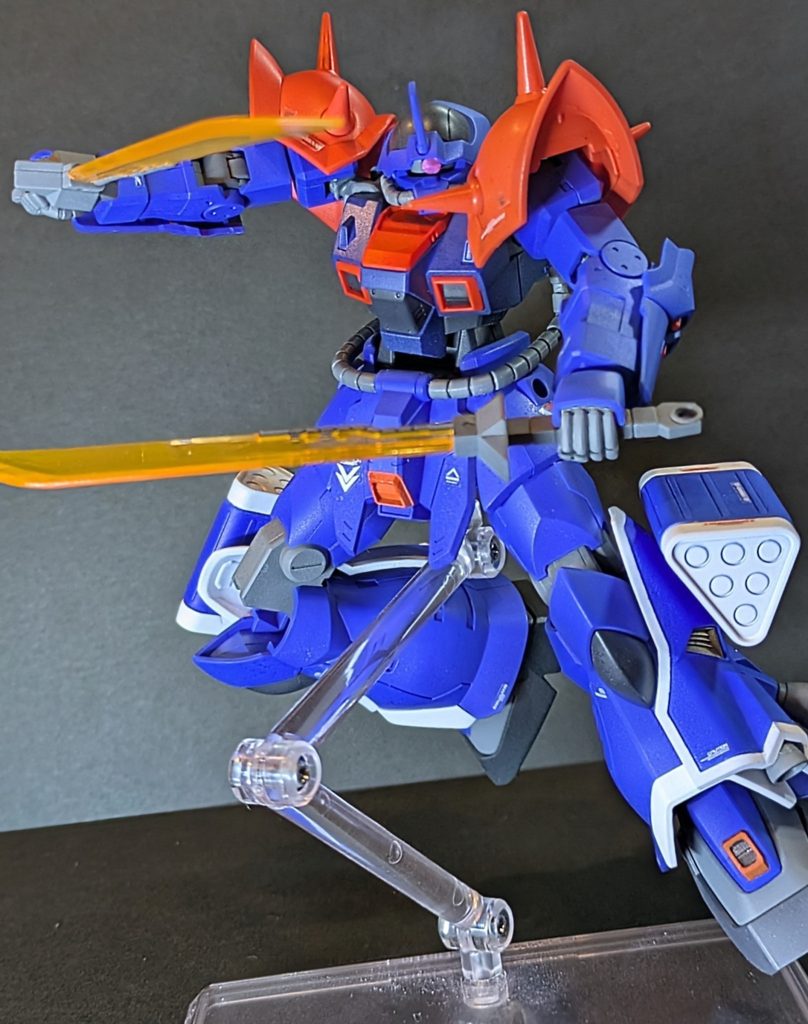 上半身、特に肩周りはグリグリ動きます