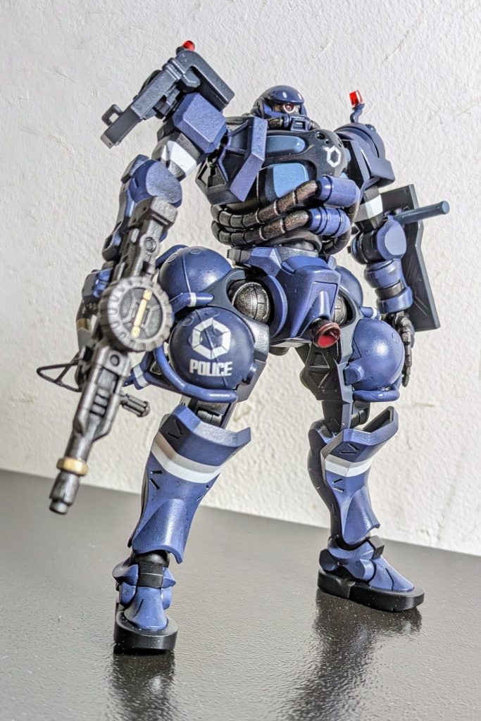 モノアイ部分はメタルパーツを使用し、左右稼働を意識して動作ラインの溝をケガイて彫り込みシルバーで着色。あとはちょっとした面取りと溝起こしなんかで立体感を出すようにしたつもりですが、ほとんど解んないですね。。。