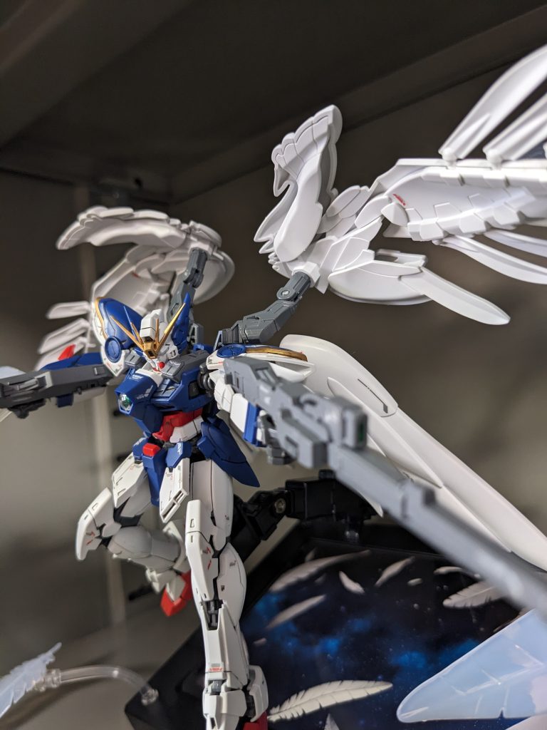 セラフィム・フェザーが手に入りましたので、飾ってみました。スミ入れとつや消しクリアで仕上げています。