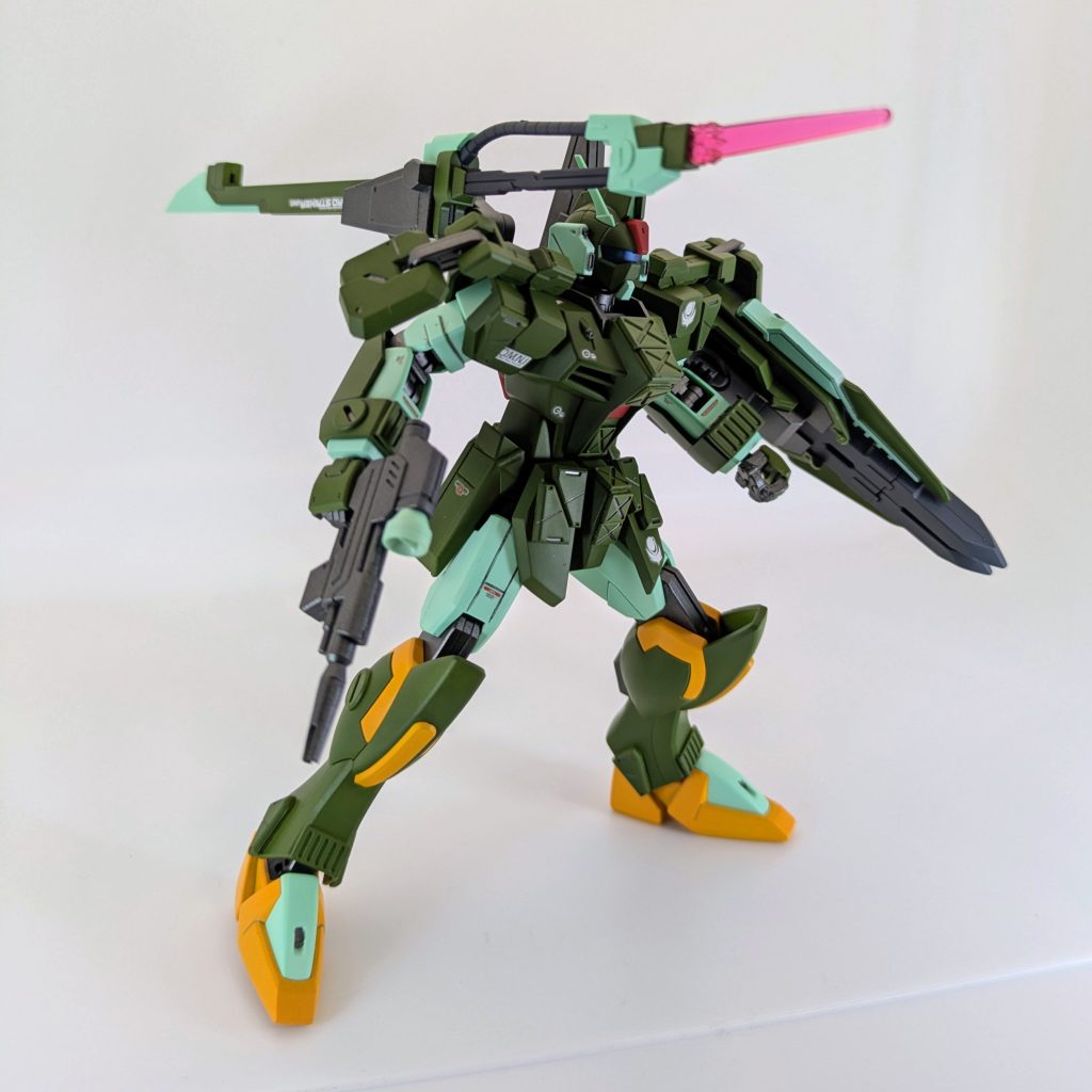 柄は中距離用のビーム砲としても機能するという設定です笑