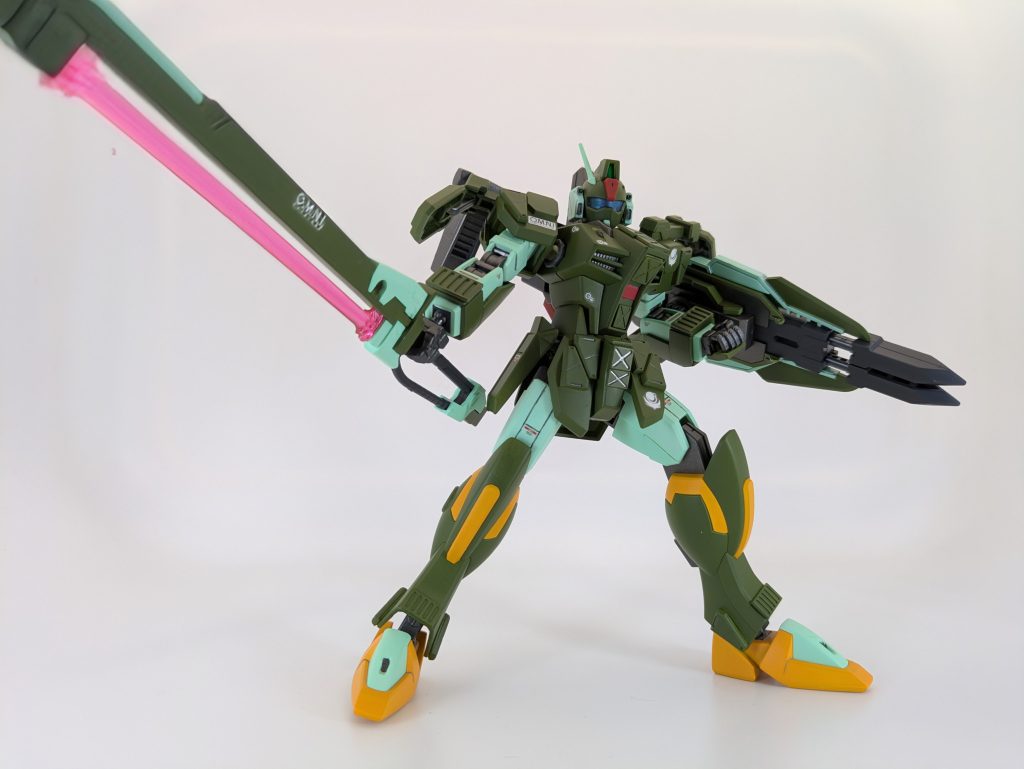 当初はジムストライカーと同じくビームスピアを持たせようと思ってたのですが、SEED世界らしいシュベルトゲベールの方を採用しました。