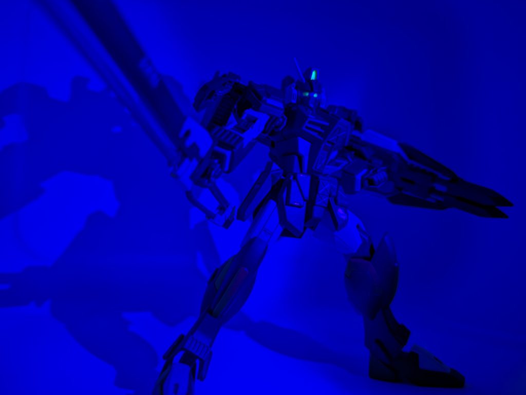 センサーとバイザー内のツインアイは蛍光グリーンで塗装。ビコーンします✨️