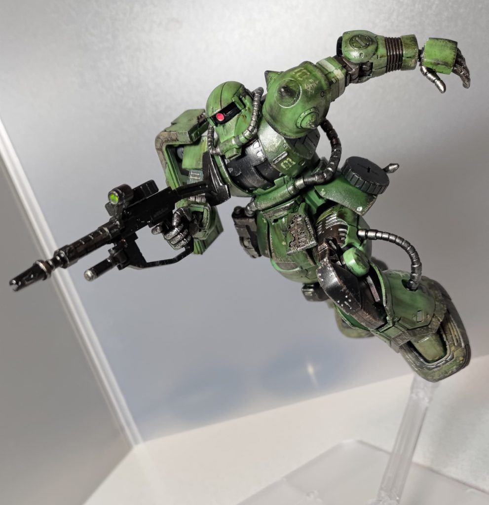 シャア専用ザク(赤い彗星Ver.)の箱絵っぽいポーズ。