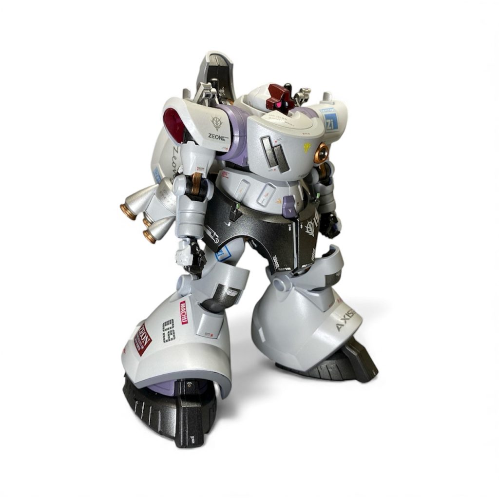 振り返ればジークアクス第5話には既に登場していたリックドム。9月に入り満を持してのキット発売ということで、何とかジークアクスコンに滑り込み間に合うようにとスピード制作しました。CDAに登場する萌えハマーンさまの乗機　シュネーヴァイスをイメージして作りましたが、ほぼ色変えだけのお手軽制作に。特徴的なショルダーユニット等を制作する案も浮かびましたが、またの機会となりました👋 