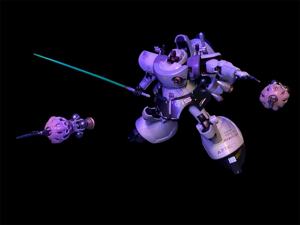 ビームサーベルに改修されている設定としましたが、一応ヒートサーベルも蛍光塗料で光るように塗ってます。