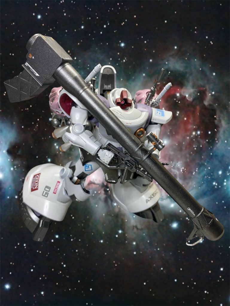 フロントアーマーのくぼみは今回の可動の肝となりますが、そこから覗くツィマッドタトゥーは、やはりチラリズムですw