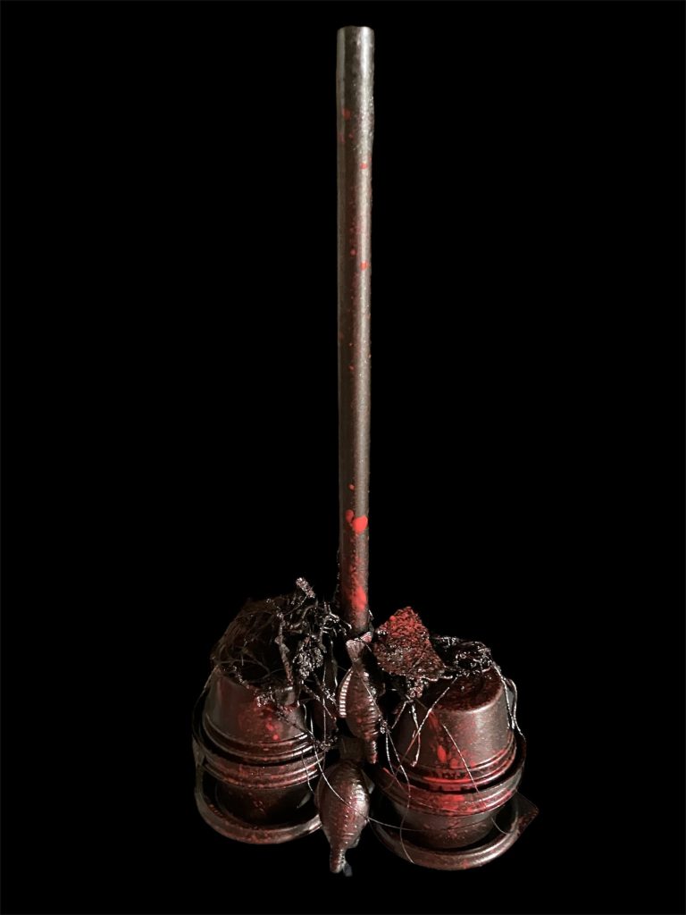 全体はマホガニーサフのあとメタリックグレイ、乾いたら霧吹きに薄めた蛍光ピンクを霧吹きで吹いてそれっぽく^_^