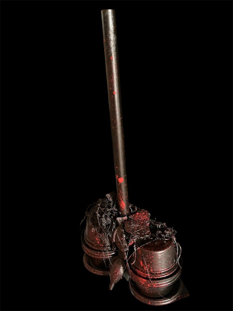 砲塔とエンジンブロックの間には、廃墟擬装を施してみました。材料は？