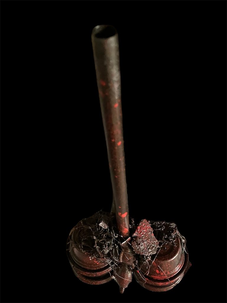 なんと、今までスプレー塗装で塗装板の壁に張り付いていたランナークズを偽装デコの材料に！？これぞ、エコか？