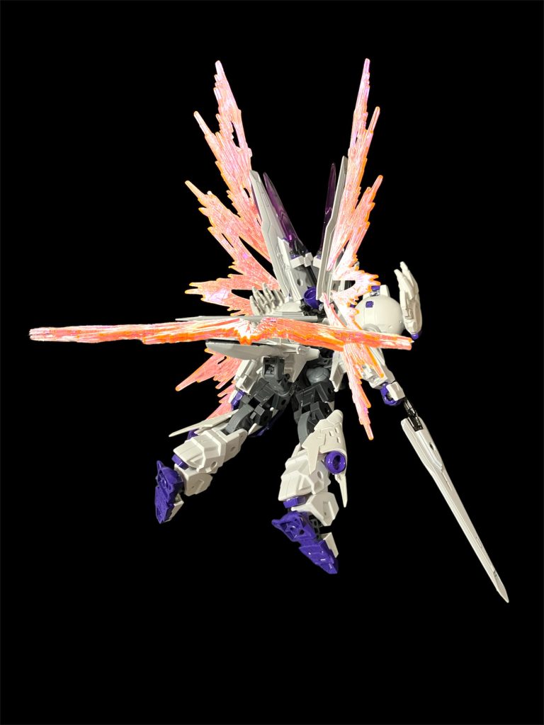 3枚のウイングバインダー^_^ミノフスキードライブではないけど光の翼!?Yの字の下の羽は外してバインダーライフルに!?