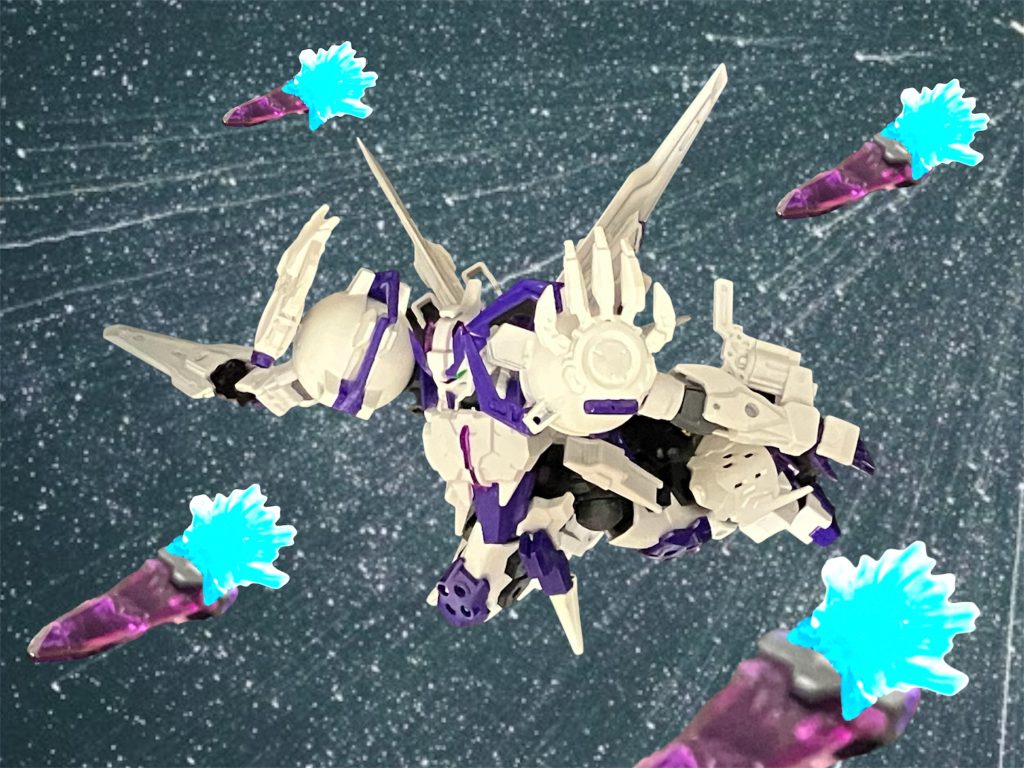 ソードビット^_^付属のビームナイフの柄にm.s.gノズルを着けてオールレンジ対応に。背中のバインダーに普段はマウント^_^