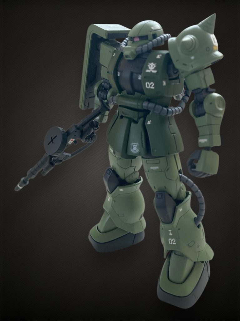 先日製作した高機動型と同じカラーのファルメル隊にしています。これまでも純粋な量産型ザクⅡは過去に一度製作していましたので久々です。改造点は、頭部モノアイ部の幅詰め、腰部0.8mm延長、鳥足化、ボディにある3mm穴は全て埋めています。 