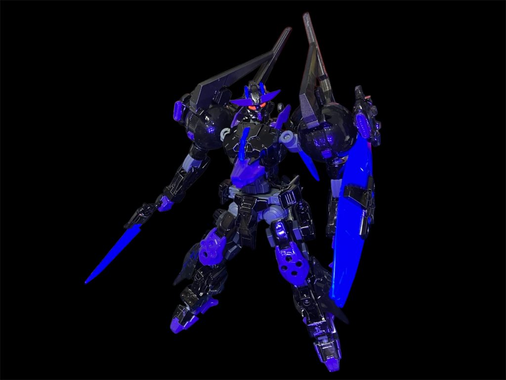 ガンブレードとビームシールド^_^ロキブランシェど違って太ももにホルスターを設置^_^