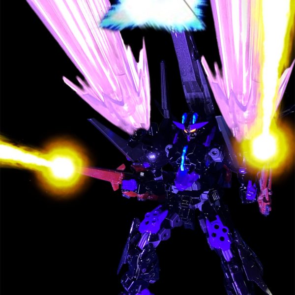 ティシフォネのマッドアームズとメガランチャーを移植した火力強化形態。破損したらパージすればよく、ロキノワールのクオリティに影響はない。 （2枚目）