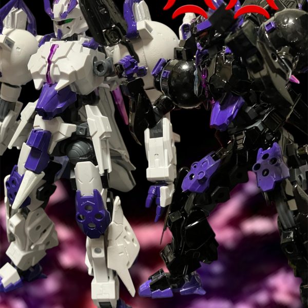 1.逃げられたやらせるかっ‼️突然の衝撃共に吹き飛ぶ2機。ウッソ、生きてるかい？牽制は任せなっ！リオーネ！こっちもOKだっ！G-Vサードを囲んで守るエコノミー。逃がさんっ💢突っ込もうとするロキノワールを塞ぐ形で佇むロキノワール。ずらかるよ‼️あっという間に光の点となって撤退する4機。それを黙って見続けるロキブランシェ。何故逃したっ💢後もう少しでヤレたのに何故撃たなかった💢・・・・ごめんなさい、相手が早くて照準がとらえられなかったの・・・そんな2機を見るクロノクルの胸中は、出撃前に打ち明けられたある懸念を思い出していた。2.懸念・・・注意とは何だ？何か問題があるようには見えなかったが。・・・・テストも順調でしたが、解析していく過程である懸念があったので・・・マスターであるクロノクル殿にはご申告をと。アンリのことか？確かに粗暴ではあるが。メガネをくいっと押す研究者は語る。いえ、我々が懸念しているのはアフラの方です。アフラ？だが、成績はアフラが高いが。問題は性格でして、人の善性そのものを書き込んだアフラは人を⭕️することを意図的に避けている節があります。テスト記録の撃破判定は、どれも相手を行動不能にするばかり。兵士として、MSパイロットとしては優秀でも、人⭕️しとしては逆に凶暴で冷酷なアンリの方が上かと。また、このことから我々に対して嫌悪を抱く可能性もあるかと。それは兵器として信頼できるとは言えないのでは？というか今更だろ。思考を現実に戻すクロノクルの心中は、再びウッソを⭕️することに染まる。なんだろうと使うさ。ウッソを⭕️できるならなぁ^_^ （5枚目）