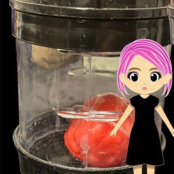 1.私たち生まれた時から私たちは一緒に居た。なにをするにしても常に一緒。お姉さんのアンリ。妹の私。でも時々、別の女の人が私たちの頭の中に出てくる。その人は大事に大事に、周りから優しくしてもらえた。寝るところも、お風呂も、ご飯も、お洋服も、なんでもあった。でも・・・それはその人の欲しいものではなかった。だから、常にイライラしていた。イライラして、周りに当たり散らして、自分にとって心地よいところへと流されていった。それを側で見ていた私たちは理解できなかった、だからイライラした。アンリはくれないから悪いんだと言った。でも私は、欲しいものを周りに聞けばいいと思った。時間が経って気がつく。私は・・・アンリも・・・とうさまもおかしいと・・・思う。クロノクルとうさまをいじめた悪い人。今、アンリが叩いている。でも、その姿は弱々しく痛々しい。座学で知ったけど、地球にコロニーという大きいものを落としたら、たくさんの人がいなくなった。このカイラスギリーも大きい。何故、そんなことでをしなければならないのだろう。わるい人が誰かというならそれは・・・だから。2.わるい人に、ならないでね光が目の前を通り過ぎる。数秒後、胸を貫かれたロキノワールが倒れる。・・・・あなたも・・カテジナさん？脇で爆散するロキノワールを尻目に、目の前に立つロキブランシェ。差し出してくる手を見て、手を伸ばすウッソ。・・・悪い人に・・・ならないでね・・・その一瞬だけ、ウッソが憧れていたカテジナの姿を見た次の瞬間、胸をビームに貫かれるまでは。（2枚目）