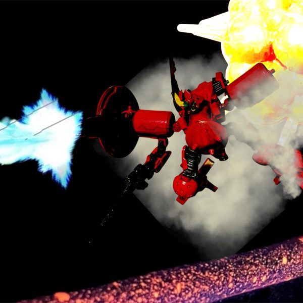 爆散したロキブランシェの腕を見て、クロノクルーー💢貴様がっ、貴様さえいなければ💢⭕️ねーーー💢ヴァリアブルランチャーの砲火にビームシールドを構えつつ挟むエコノミー！やらせないって言ってるだろうがっ‼️アタシらがいる限りねっ！エレノアさん！リオーネさんっ！！またしてもしつこいぞっ、女ぁーー💢一瞬をついてボロボロのエコノミーを突っ込ませる！？「「女を舐めんなぁ‼️‼️」」爆発から抜けたクロノクルがチャージ済みのヴァリアブルランチャーっ！！ガンダムっ‼️‼️‼️両腕からビームシールドでたえる。爆発。から飛び出した両腕を持って行かれたG-Vサード。勝ったっぁ^_^と束の間、光の翼が機体同士を交差した瞬間、リカルキノスの両腕両足を切り裂いた。決着か？ （5枚目）