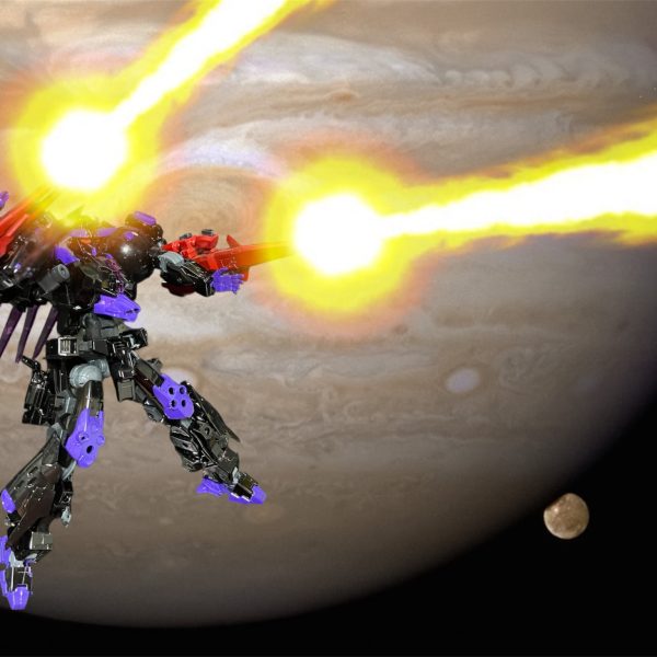 宇宙世紀160年代宇宙戦国時代のころ。木星圏を中心に活動していた密輸業者「バッファロー運送」は黒いMSに追われた白いMSと出会う。再び黒いMSの襲撃で白いMSに乗るも手も足も出ず。トドメを刺されそうになるも、軌道警備隊所属のG-ブラスター小隊に回収される。ハンガーに擱坐した白いMS。果たして？（2枚目）