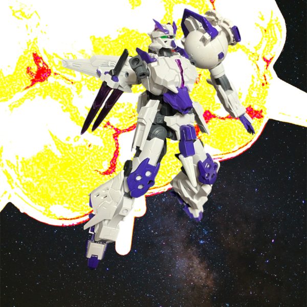 宇宙世紀160年代宇宙戦国時代のころ。木星圏を中心に活動していた密輸業者「バッファロー運送」は黒いMSに追われた白いMSと出会う。再び黒いMSの襲撃で白いMSに乗るも手も足も出ず。トドメを刺されそうになるも、軌道警備隊所属のG-ブラスター小隊に回収される。ハンガーに擱坐した白いMS。果たして？（3枚目）