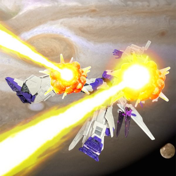 宇宙世紀160年代宇宙戦国時代のころ。木星圏を中心に活動していた密輸業者「バッファロー運送」は黒いMSに追われた白いMSと出会う。再び黒いMSの襲撃で白いMSに乗るも手も足も出ず。トドメを刺されそうになるも、軌道警備隊所属のG-ブラスター小隊に回収される。ハンガーに擱坐した白いMS。果たして？（4枚目）