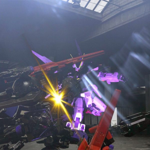 ロキブランシェが格納されている場所を見つけたロキノワール。シャッターを破り、一気にっ‼️・・・と思ったら？殴り倒されたロキノワールの前に現れたのは？待たせたなぁ、反撃と行きますかぁ！！^_^ （3枚目）