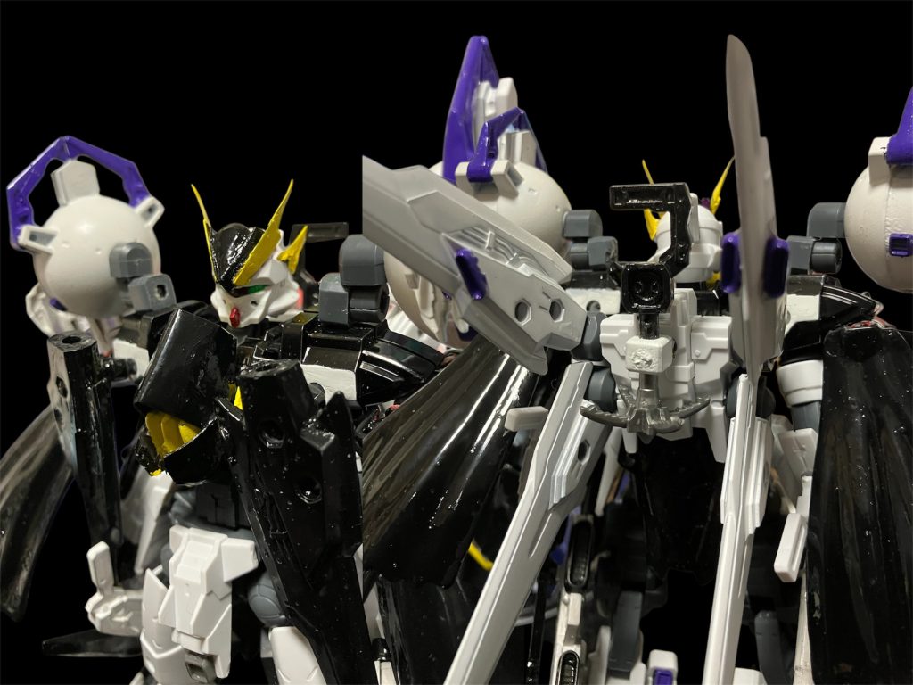 今回の本体変更としてあたまのエッジアンテナとバックパックにスクリューウィップを追加しました。