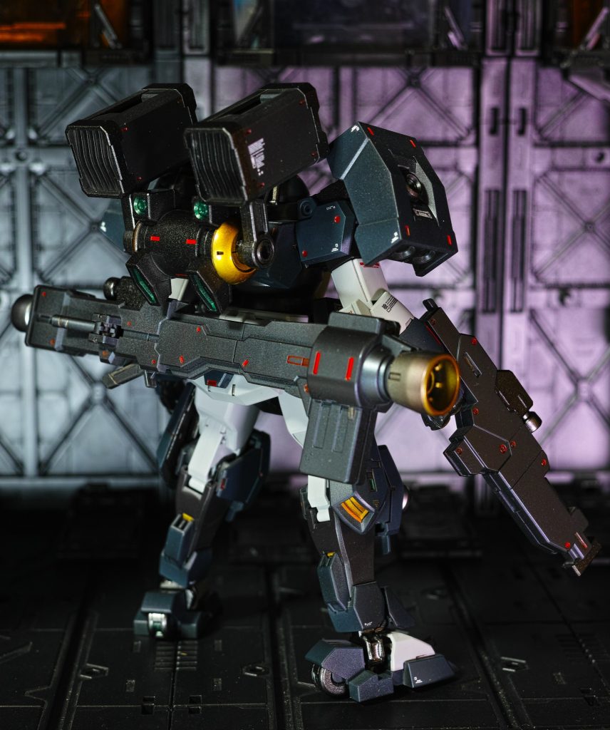 ディテールは追加せず塗装のみ頑張って少しだけ濃い目に塗装しました。半艶仕上げ。サイドアーマーは元々無いんですけど寂しいのでそこだけ追加しました。