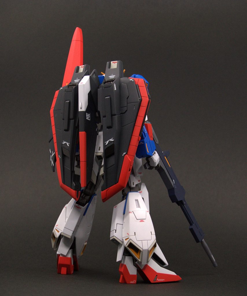 バインダーはプラ材でモールド追加。ウイングバインダー上部の白い部分はプラ材で自作。 