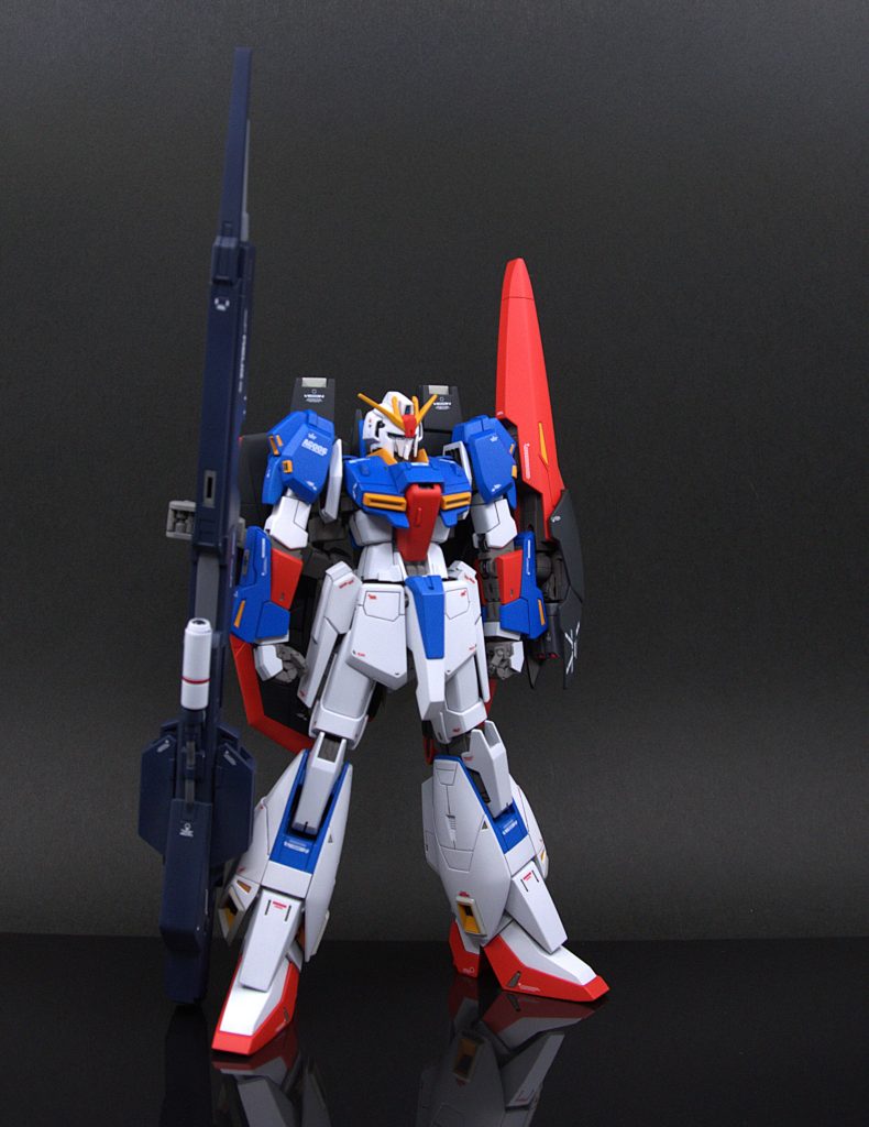 塗装白：アルティメットホワイト青：Z系ブルー＋水色サフ赤：焔朱本体グレー：FAカラーのインナーブラック関節：メカサフ＋タンカラー＋スターブライトシルバー