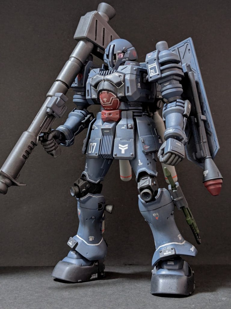 【正面】好きな機体過ぎて改造できずに塩漬けになっていたモノをさらに自分好みにしました。下半身ドッシリにして、ちゃんと止まれるように膝バーニアも追加。カラーリングは試作機感をなくす方向で。