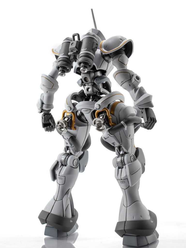 バックショットかっこいいですね。脚部は後ハメ加工しています。